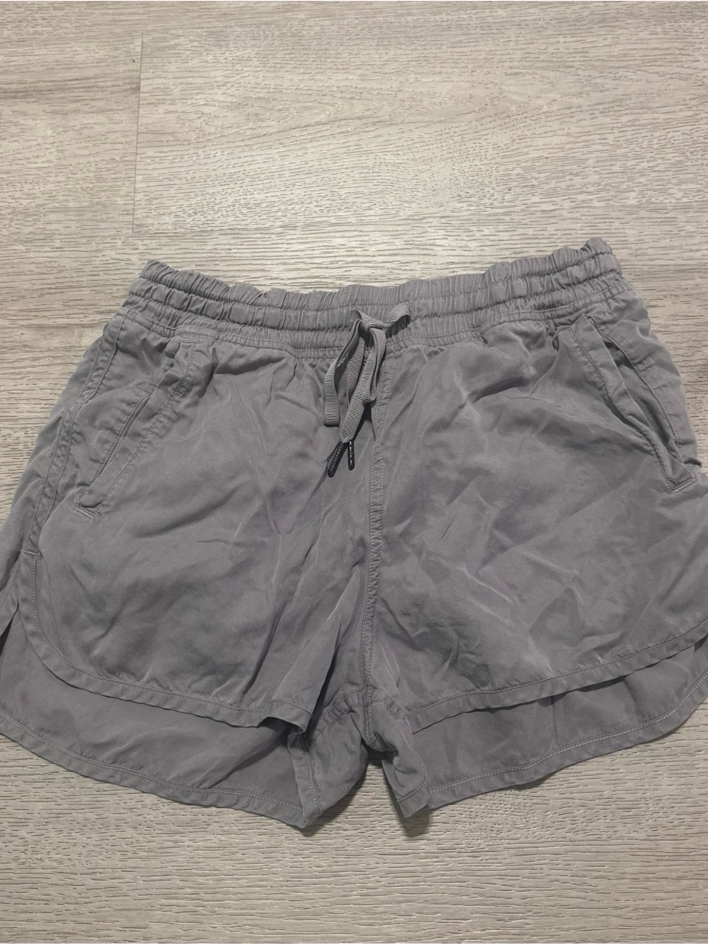 lululemon athletica Women's Light Gray Drawstring Athletic Shorts